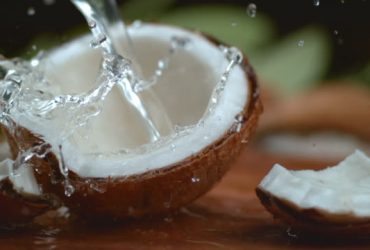 Eau de coco : Les bienfaits surprenants de cette super-boisson