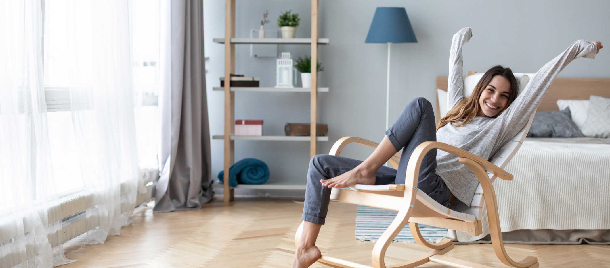Stress Detox : Se débarrasser fatigue, anxiété et dépression 1 full length body gorgeous good looking attractive pretty lady with her beaming smile she stretch oneself indoor cosy modern room.